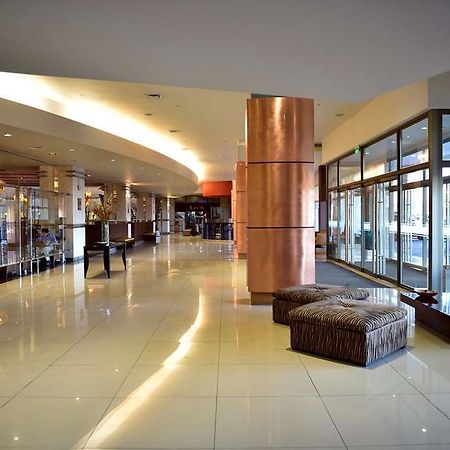 מלון Doubletree By Hilton קאלאמה מראה פנימי תמונה