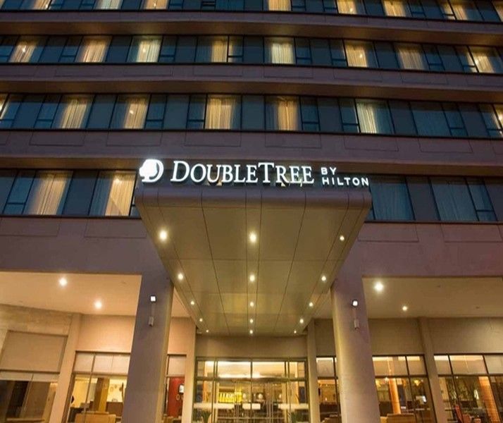 מלון Doubletree By Hilton קאלאמה מראה חיצוני תמונה